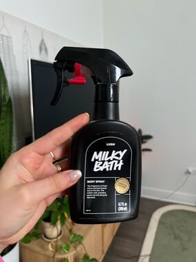 Lush Milky Bath Body Spray — Black